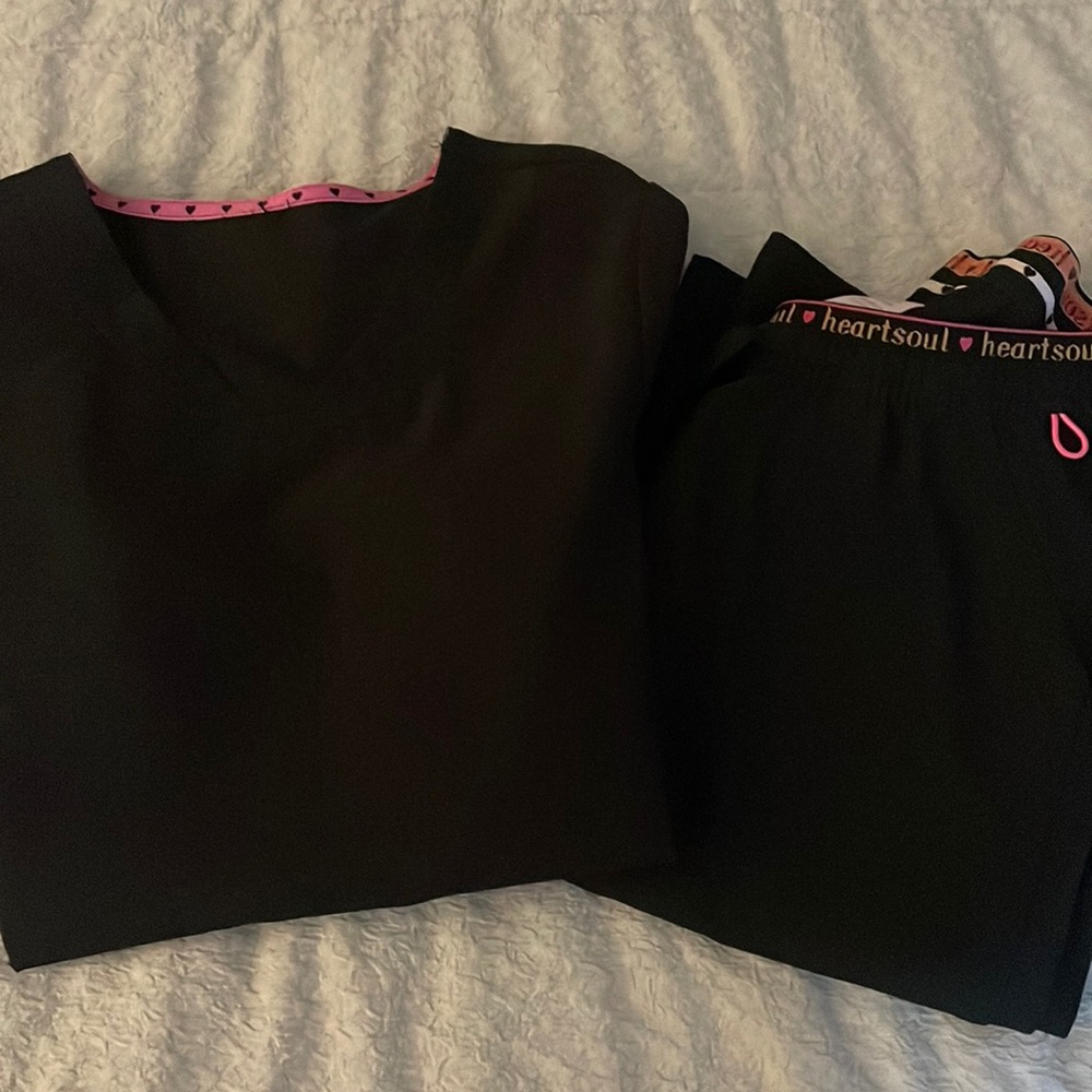 Heartsoul scrub set 
Top size XS
Bottoms size XS